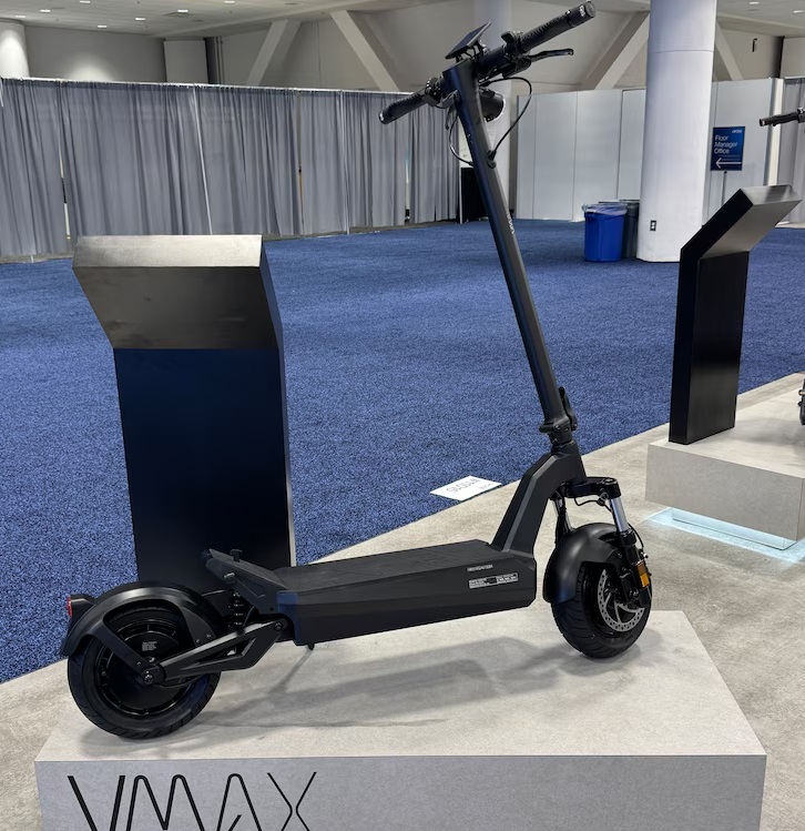 VMAX VX6 E Scooter mit Dualmotor im Test