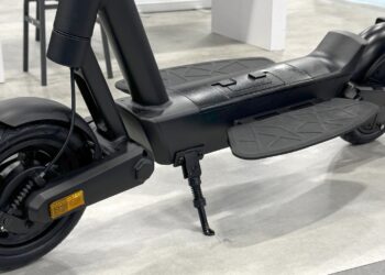 VMAX VX7 E Scooter mit Wechselakku im Test