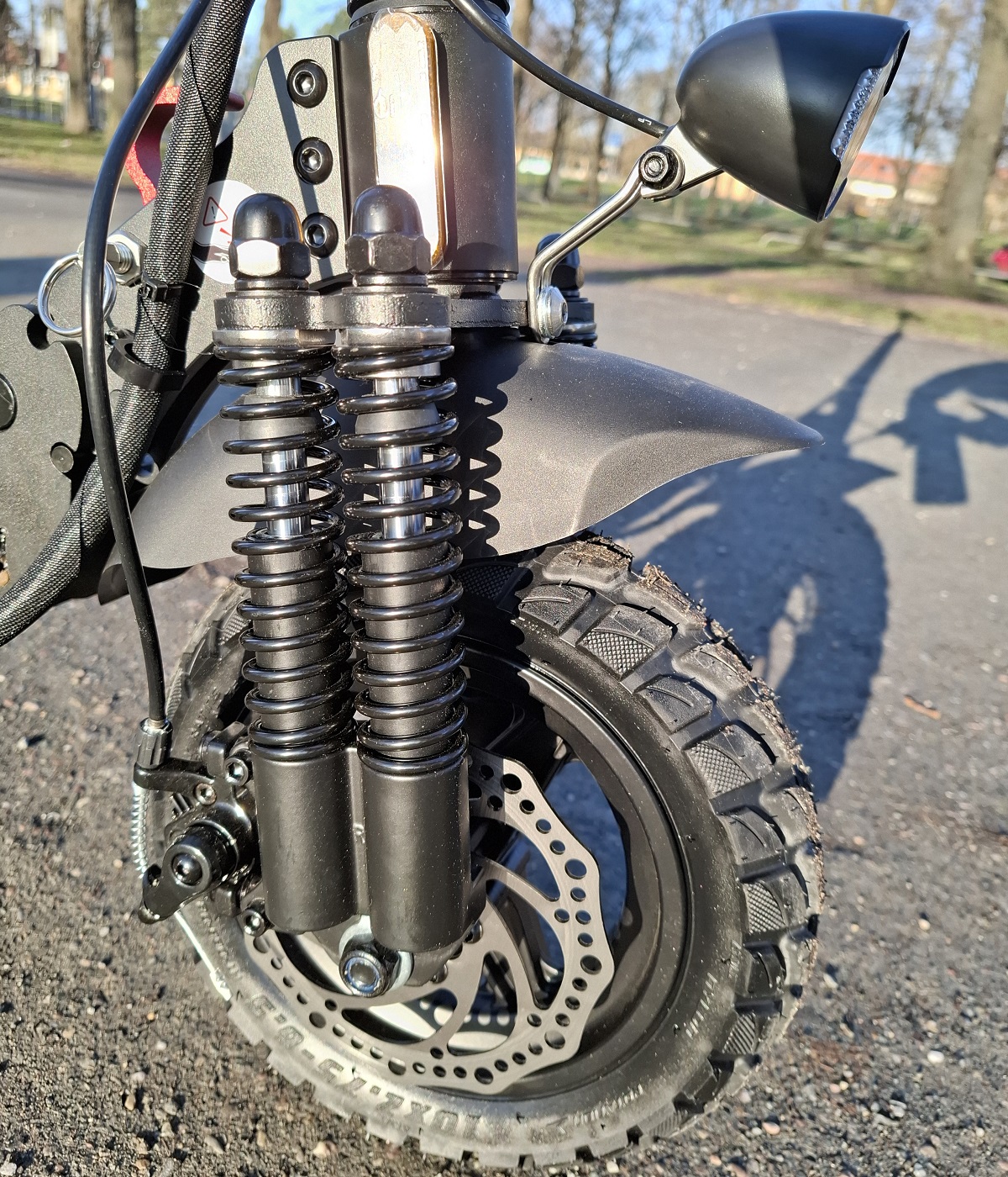 iscooter-t4-test-der-g-nstige-offroad-e-scooter-im-h-rtetest