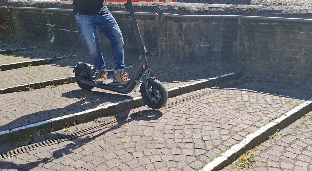Federungstest E Scooter mit hoher Traglast