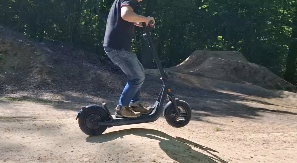 Geländetest E Scooter mit hoher Traglast