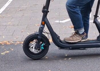 Bremstest Egret GTs auf Asphalt, Schotter und Nässe