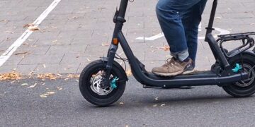 Bremstest Egret GTs auf Asphalt, Schotter und Nässe