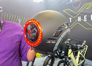 e scooter helm mit bremslicht funktion