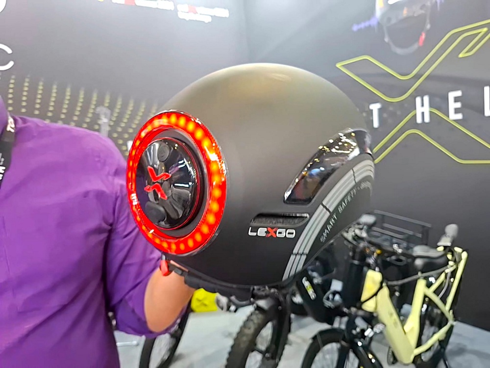 e scooter helm mit bremslicht funktion