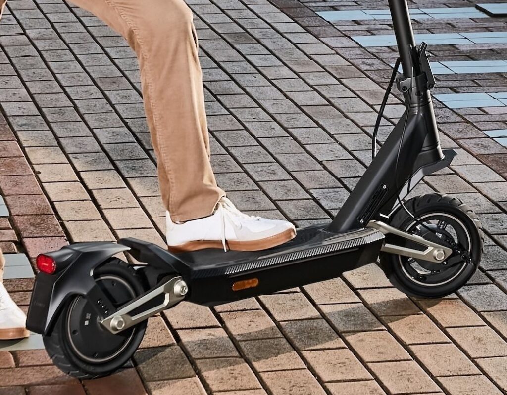 Navee mit E Scooter Modelloffensive 2026