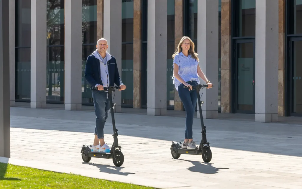 E Scooter mit Federung im Test 2026 von E-Roller.com